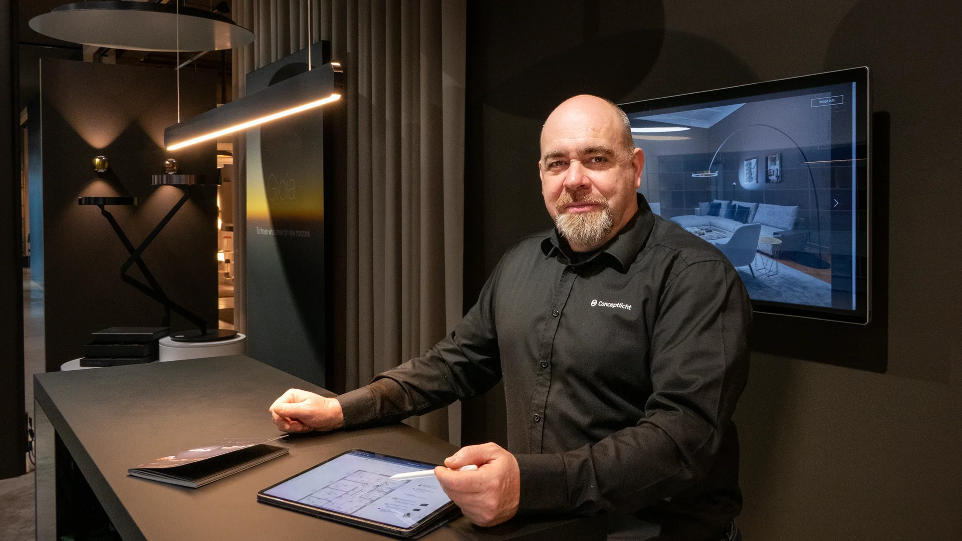 Lichtberater Thomas Amann von Conceptlicht bei der Arbeit